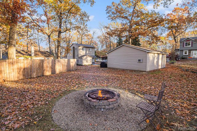 207 Woodbine Drive, Milford Charter Township, MI 48380