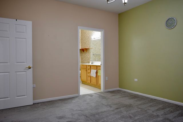 1126 N Oakwood Drive 1126, Fox Lake, IL 60020