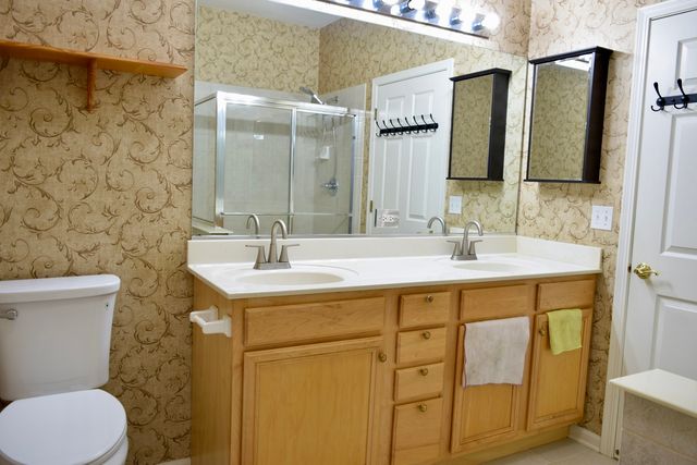 1126 N Oakwood Drive 1126, Fox Lake, IL 60020