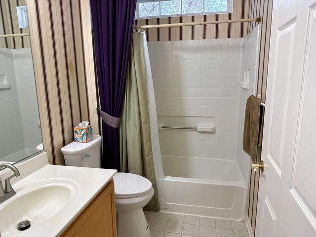 1126 N Oakwood Drive 1126, Fox Lake, IL 60020