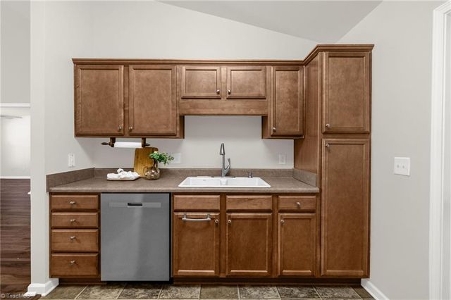 706 Chas Court, High Point, NC 27265