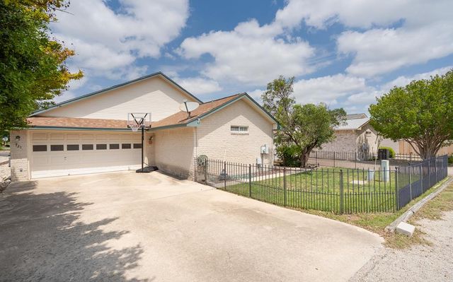 721 Riverhill Blvd, Kerrville, TX 78028