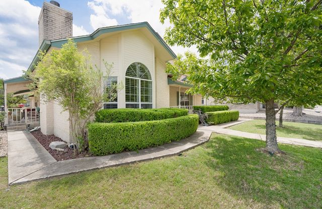 721 Riverhill Blvd, Kerrville, TX 78028