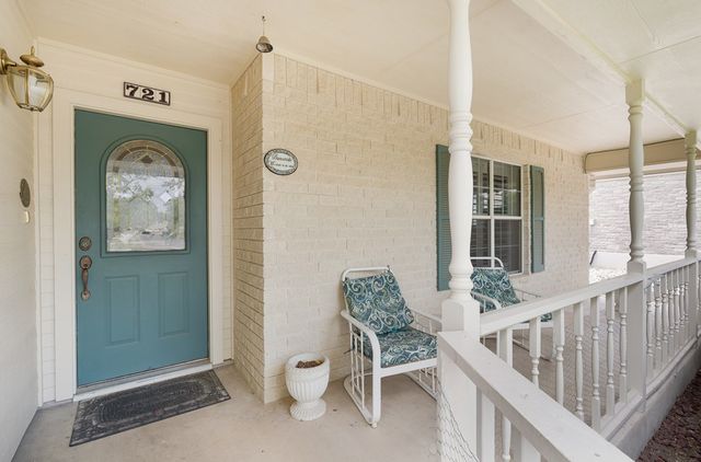 721 Riverhill Blvd, Kerrville, TX 78028