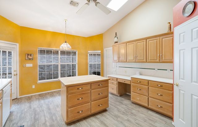 721 Riverhill Blvd, Kerrville, TX 78028