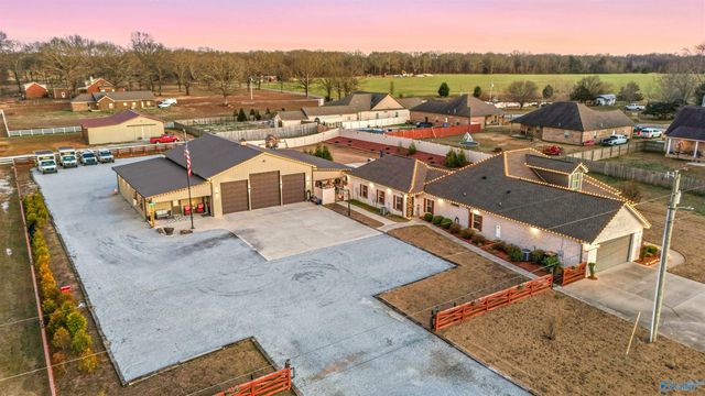 22542 Sharp Road, Athens, AL 35613