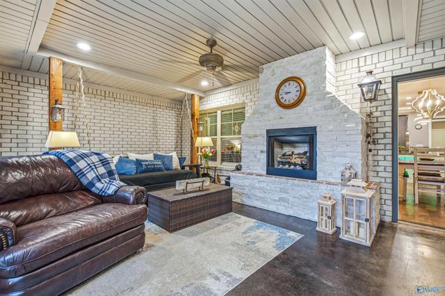 22542 Sharp Road, Athens, AL 35613