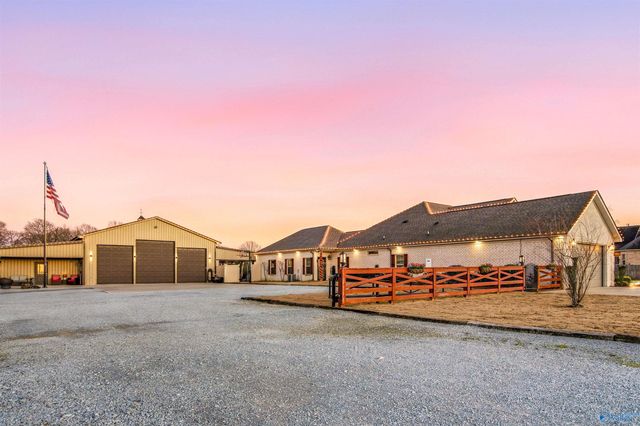 22542 Sharp Road, Athens, AL 35613