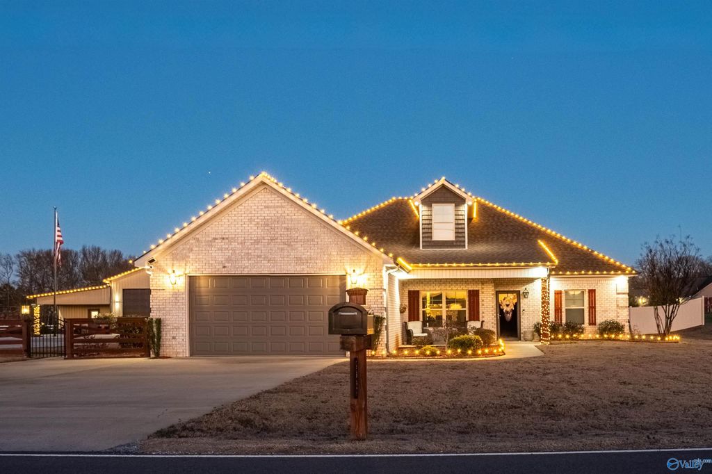 22542 Sharp Road, Athens, AL 35613