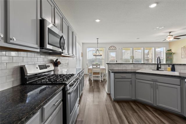 615 Laurel Trail Lane, La Marque, TX 77568