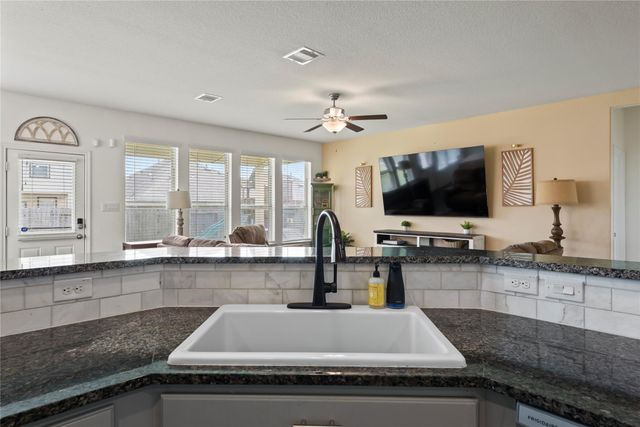 615 Laurel Trail Lane, La Marque, TX 77568