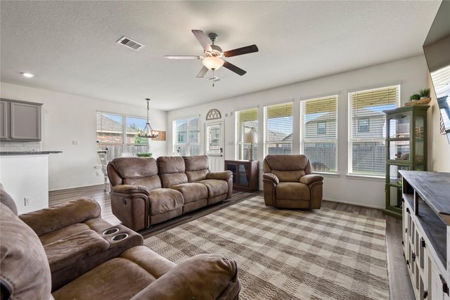 615 Laurel Trail Lane, La Marque, TX 77568