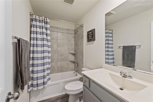 615 Laurel Trail Lane, La Marque, TX 77568