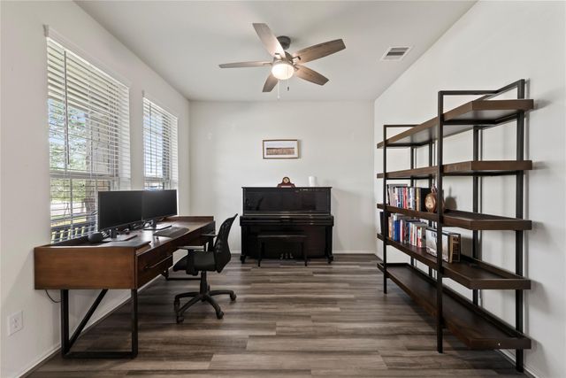 615 Laurel Trail Lane, La Marque, TX 77568