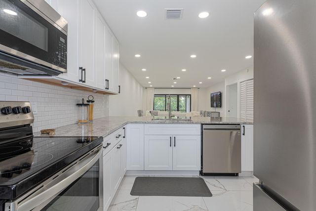 8545 Casa Del Lago F, Boca Raton, FL 33433