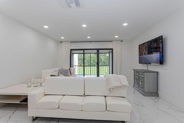 8545 Casa Del Lago F, Boca Raton, FL 33433