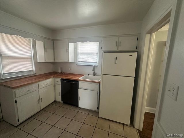 17544 Woodingham Drive, Detroit, MI 48221