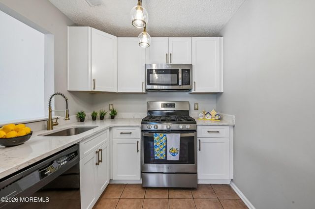 3015 Lighthouse Lane 3015, Parlin, NJ 08859