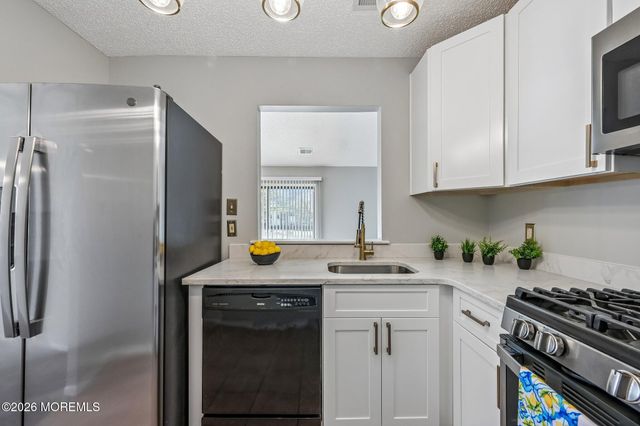 3015 Lighthouse Lane 3015, Parlin, NJ 08859