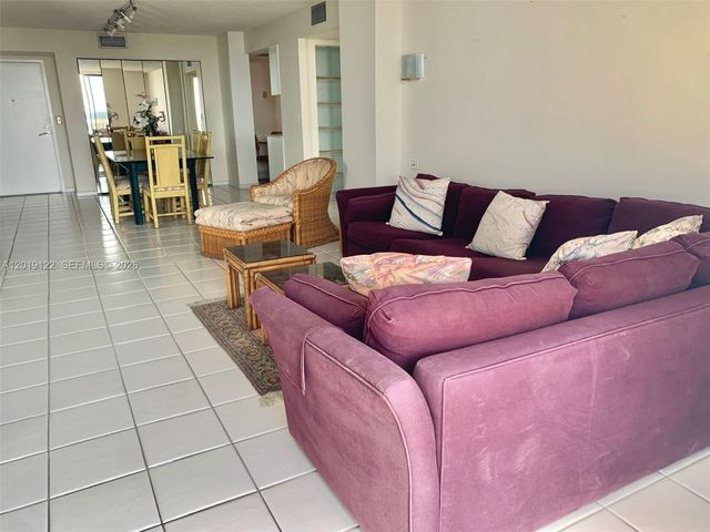 1500 S Ocean Drive 17E, Hollywood, FL 33019