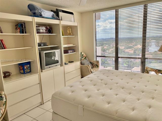1500 S Ocean Drive 17E, Hollywood, FL 33019