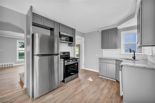 90 Cowles Avenue, Bedford, OH 44146