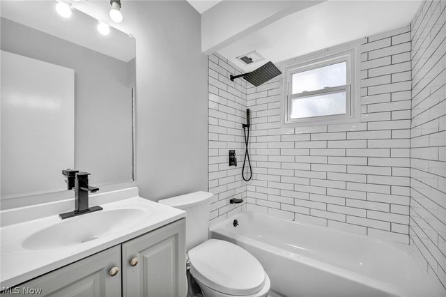 90 Cowles Avenue, Bedford, OH 44146