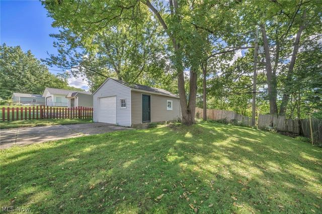 90 Cowles Avenue, Bedford, OH 44146