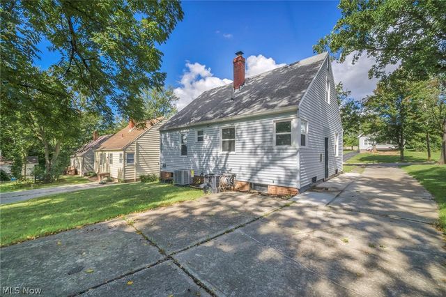 90 Cowles Avenue, Bedford, OH 44146