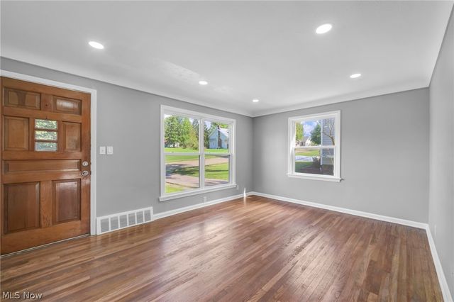 90 Cowles Avenue, Bedford, OH 44146