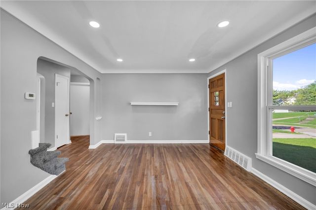 90 Cowles Avenue, Bedford, OH 44146