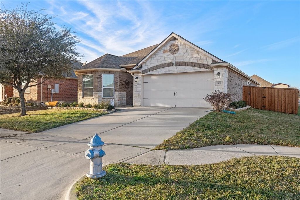 2529 Spring Meadows Drive, Denton, TX 76209
