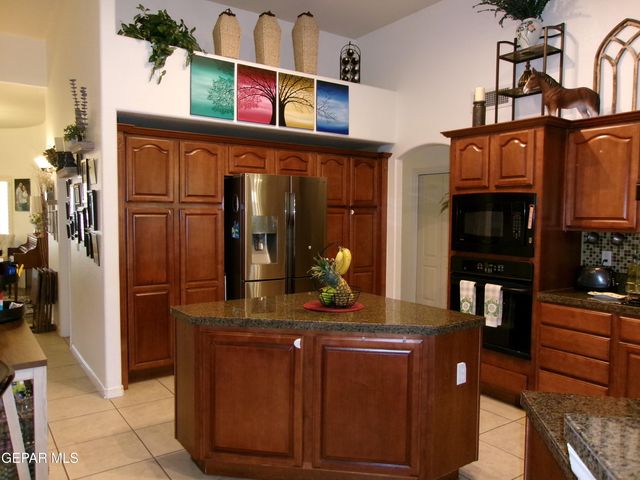 5833 Angel Street, El Paso, TX 79932