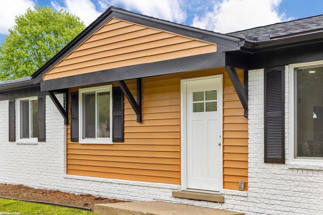 32620 Coach Drive, Chesterfield, MI 48047