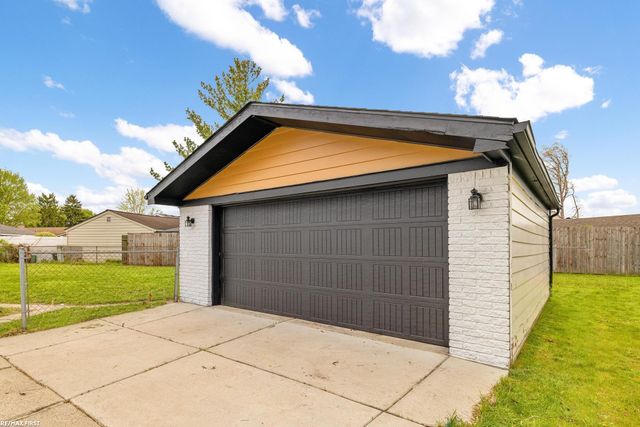 32620 Coach Drive, Chesterfield, MI 48047