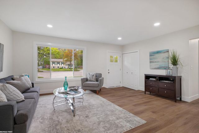 32620 Coach Drive, Chesterfield, MI 48047