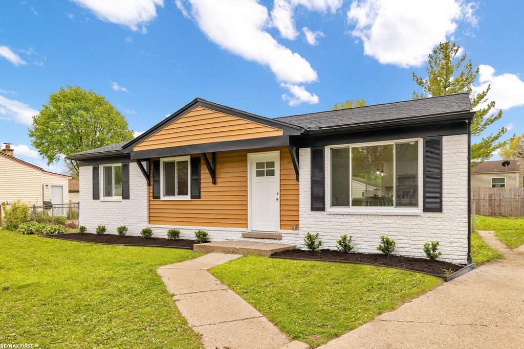 32620 Coach Drive, Chesterfield, MI 48047