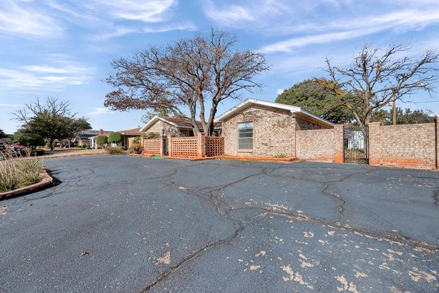 2304 Stutz Place, Midland, TX 79705