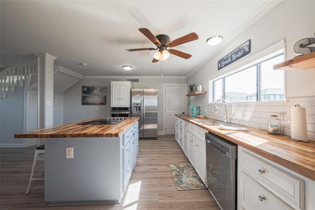 13022 Jolly Roger Drive, Freeport, TX 77541