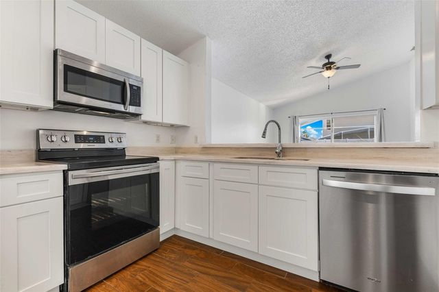 1032 BLOOMINGDALE DRIVE, Davenport, FL 33897