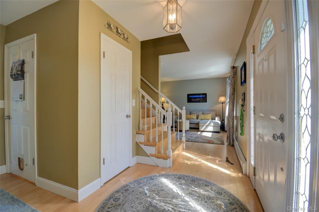 54 Clearview Circle, Hopewell Junction, NY 12533