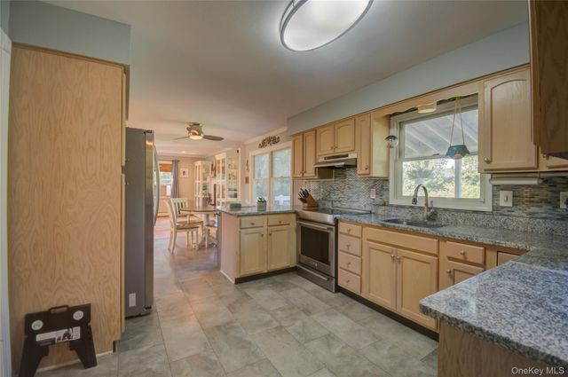 54 Clearview Circle, Hopewell Junction, NY 12533