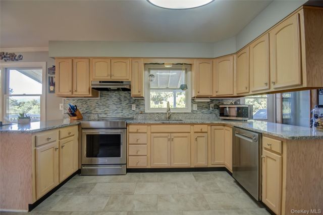54 Clearview Circle, Hopewell Junction, NY 12533