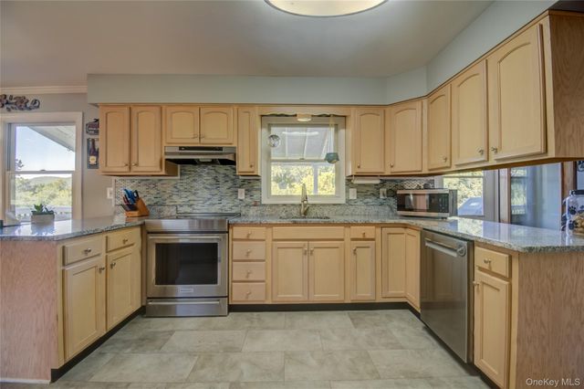 54 Clearview Circle, Hopewell Junction, NY 12533