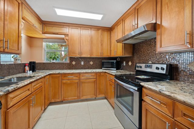 6742 Dusty Lane, Conroe, TX 77306