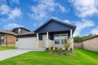 219 Still Glen Drive, Terrell, TX 75160
