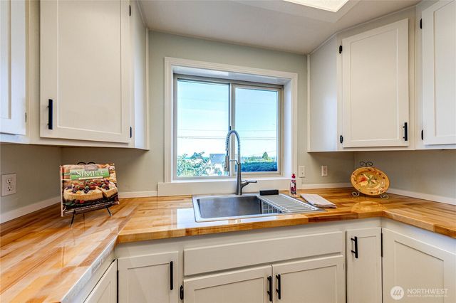 618 E Whidby Avenue, Port Angeles, WA 98362