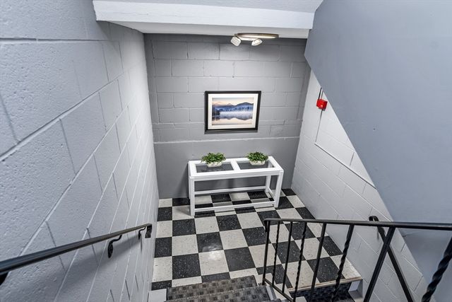 31 Symonds St 18, Salem, MA 01970