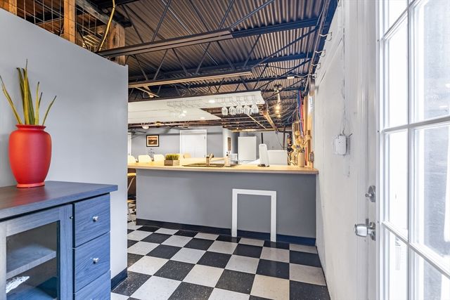 31 Symonds St 18, Salem, MA 01970