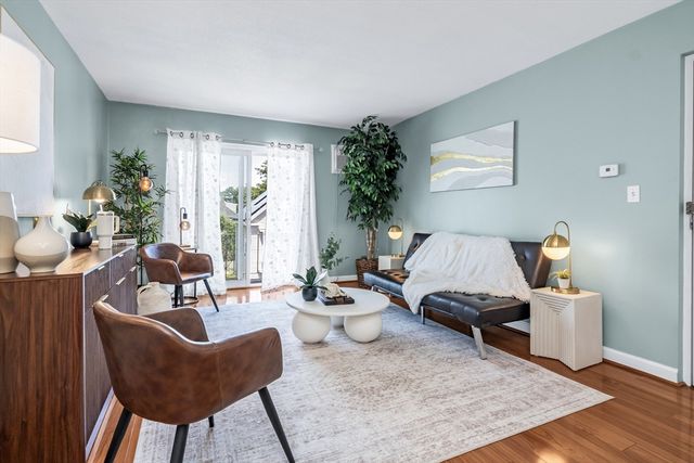 31 Symonds St 18, Salem, MA 01970